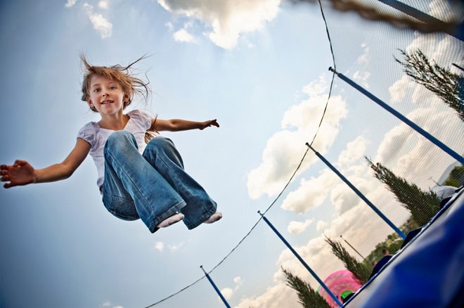 Little girl having fun jumping on trampoline.Slightly soft. regels speeltoestellen gastouders gastouderopvang